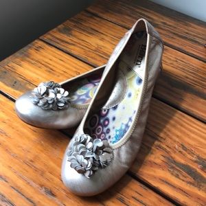Born leather ballet flats in silver/gold
